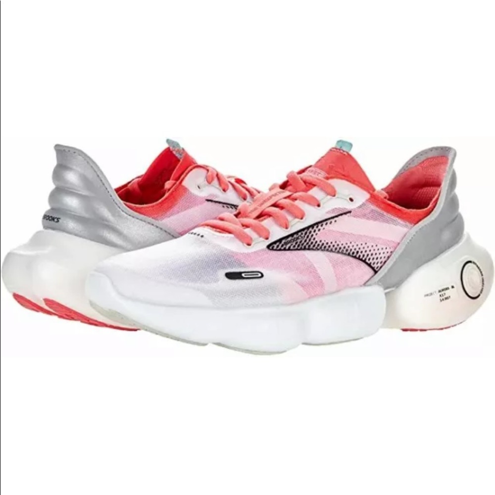 Brooks womens size 8 running shoes NWOT